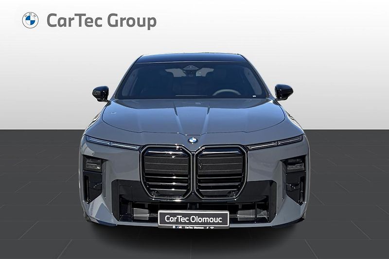 BMW Řada 7 740 xDrive Sedan - fotka 2 z 15