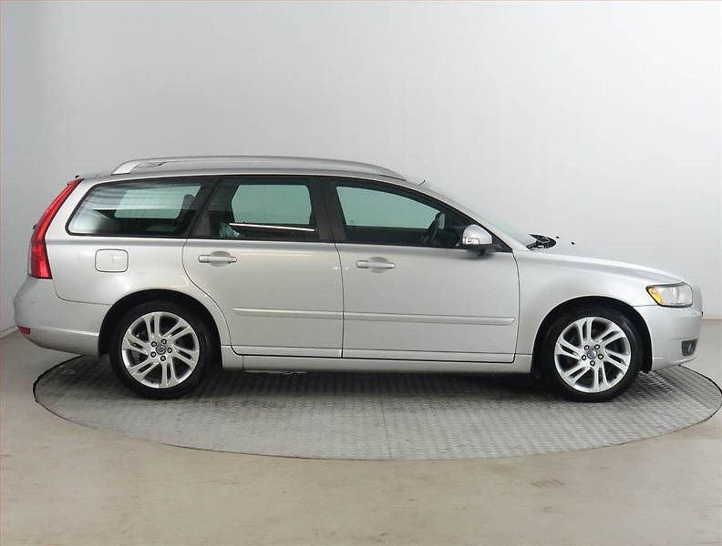 Volvo V50 (2009) 2.0 D, nová STK, slušný stav - fotka 6 z 16