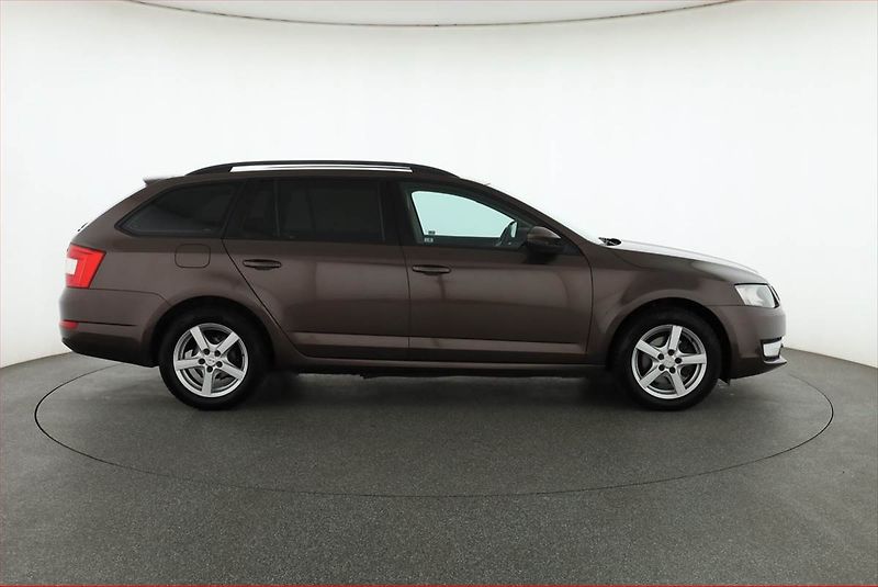 Škoda Octavia (2013) Elegance 1.6 TDI, Serv.kniha - fotka 6 z 14