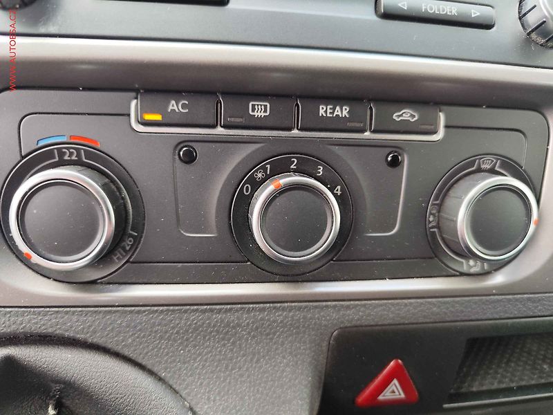 Volkswagen Multivan (2012) 2.0TDi, AC, TZ, park.asist - fotka 16 z 22