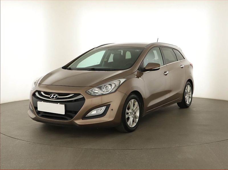 Hyundai i30 (2014) 1.6 CRDi, Navi, Tempomat - fotka 2 z 14