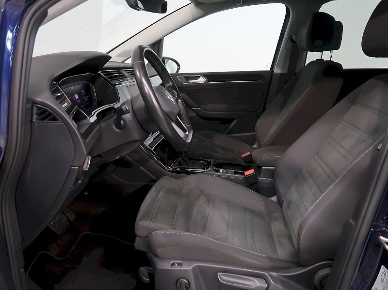 Volkswagen Touran (2023) HIGHLINE 2.0TDI 110KW DSG - fotka 12 z 37