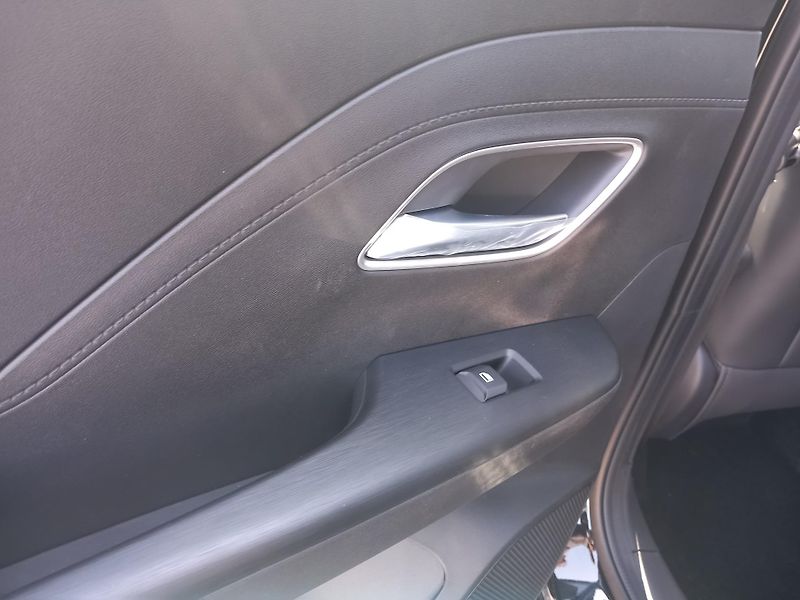 MG ZS (2025) 1.5 emotion (elegance) - fotka 16 z 19