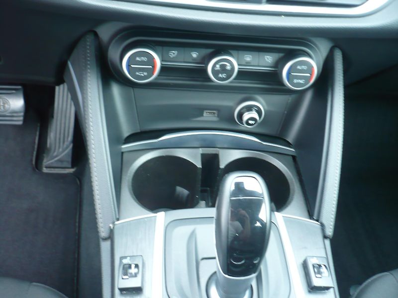 Alfa Romeo Stelvio 2.0T Q4 Kamera Klima - fotka 13 z 33