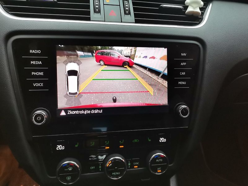 Škoda Octavia (2018) 2.0TDi 135ke RS Challenge DSG - fotka 26 z 32