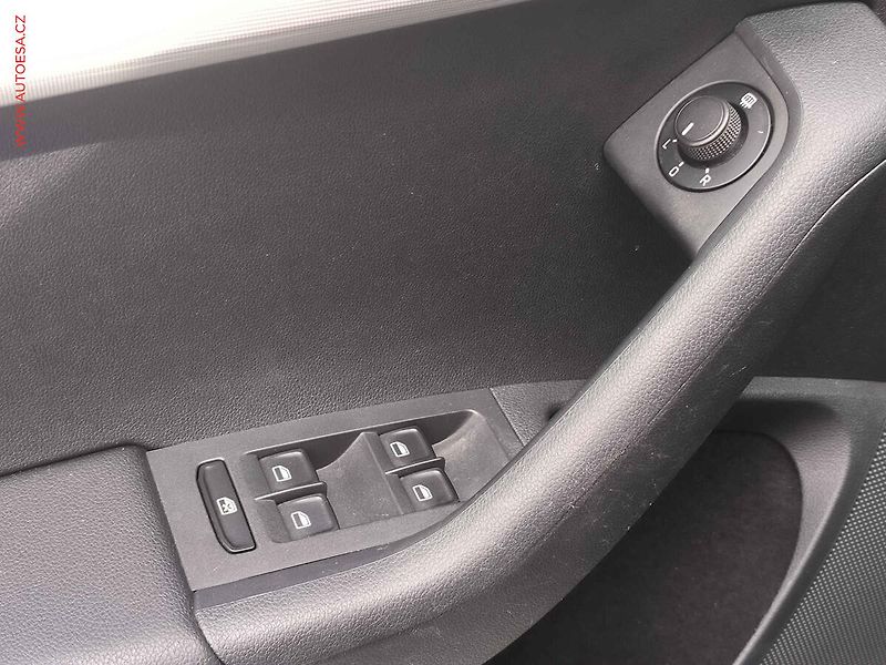 Škoda Octavia (2015) 1.6 TDi, Ambiente, STK7/28 - fotka 17 z 19