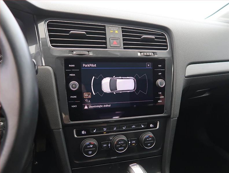 Volkswagen Golf (2017) 1.4 TSI, Automat, Navi - fotka 16 z 22