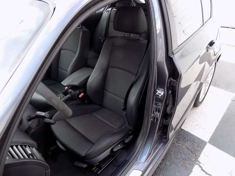 BMW Řada 1 (2006) 130i/M-Paket/NAVI/Bi-xenon/ - fotka 13 z 34