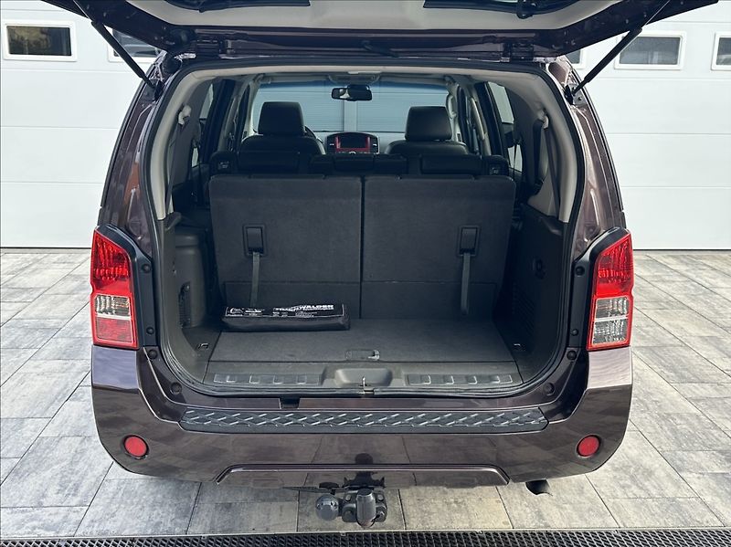 Nissan Pathfinder 3,0 DCI 231PS  LE Executive 4x - fotka 43 z 55