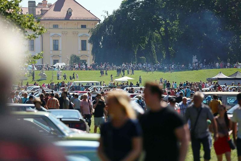 Legendární akce Veteranfest přilákal v letošní ročníku do Slavkova u Brna rekordní počet návštěvníků i vystavovatelů.