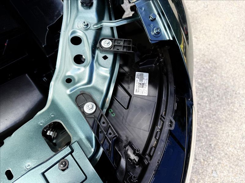 Dacia Duster 1,2 TCe POŠKOZENÁ LEVÁ STRANA - fotka 32 z 33