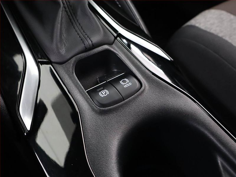 Toyota Corolla (2022) 1.8 Hybrid - fotka 17 z 20