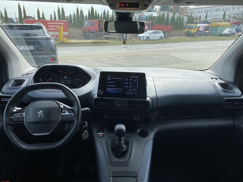 Peugeot Rifter (2021)  ALLURE 1.5 BlueHDi 100 MAN6 - fotka 12 z 22