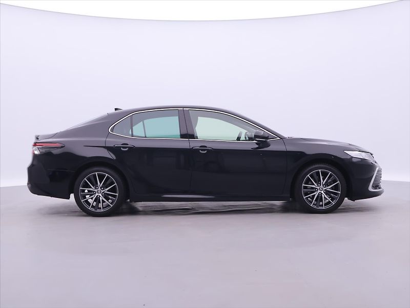 Toyota Camry 2,5 HEV Aut. CZ Executive DPH - fotka 8 z 40