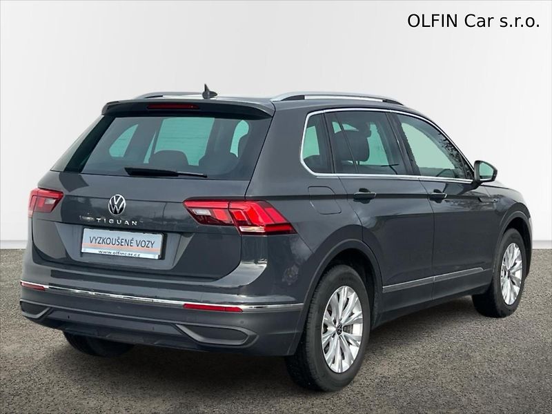 Volkswagen Tiguan 2,0 TDi 110kW 7DSG LIFE - fotka 2 z 27