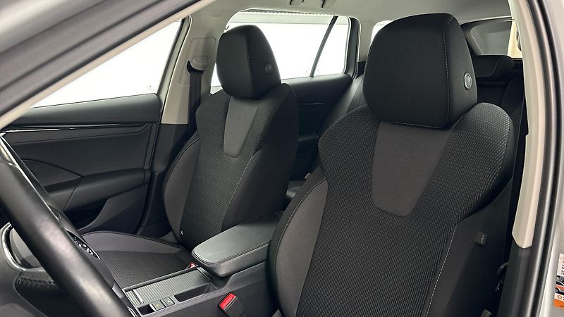 Škoda Octavia 2.0 TDI Ambition Combi - fotka 14 z 26