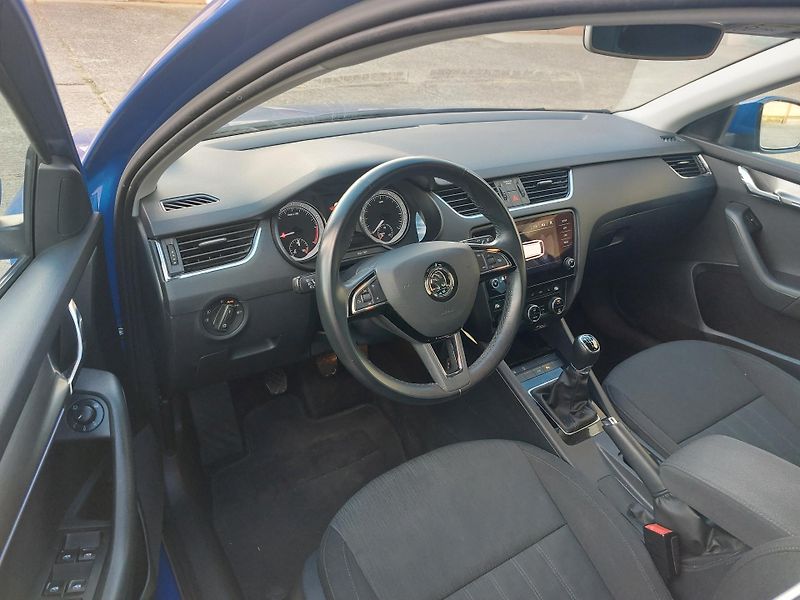 Škoda Octavia 1,6 TDi 85kw STYLE - VÝBAVA - fotka 10 z 19