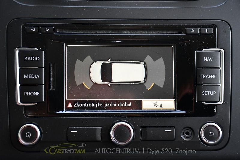 Volkswagen Touran 2.0TDi CROSS NAVI VÝHŘEV - fotka 41 z 48