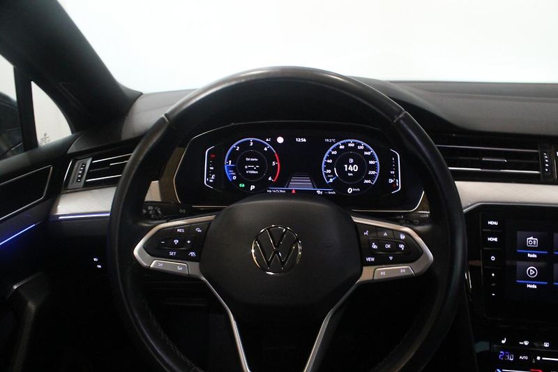Volkswagen Passat (2021) 2.0TDI DSG Info display Matrix - fotka 39 z 43
