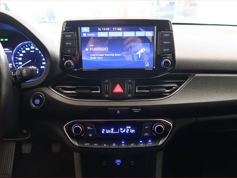 Hyundai i30 (2022) Style 1.5 T-GDI MHEV - fotka 12 z 16