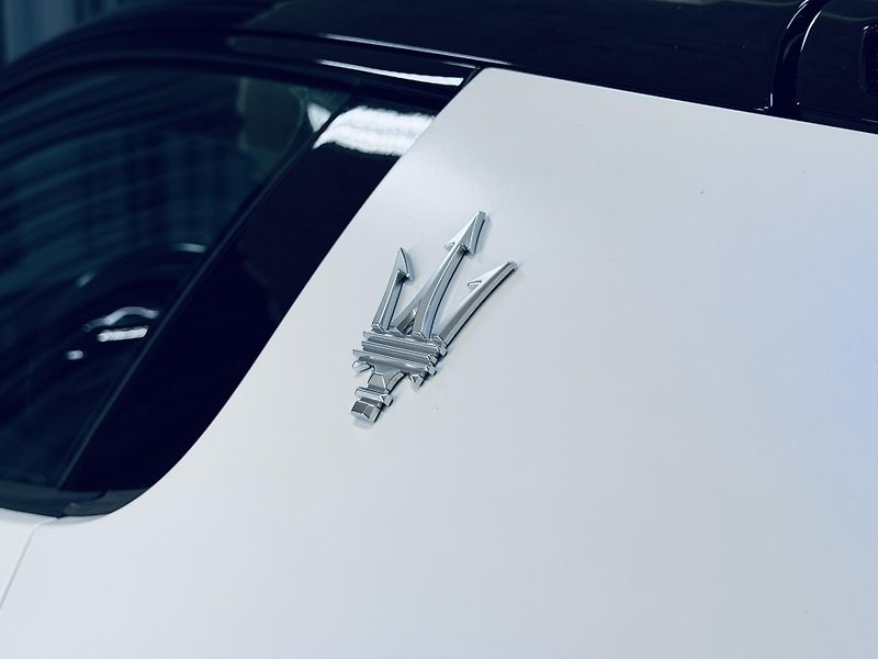 Maserati MC20 (2021) NOVITEC Bianco Audace Lift MAX - fotka 14 z 32