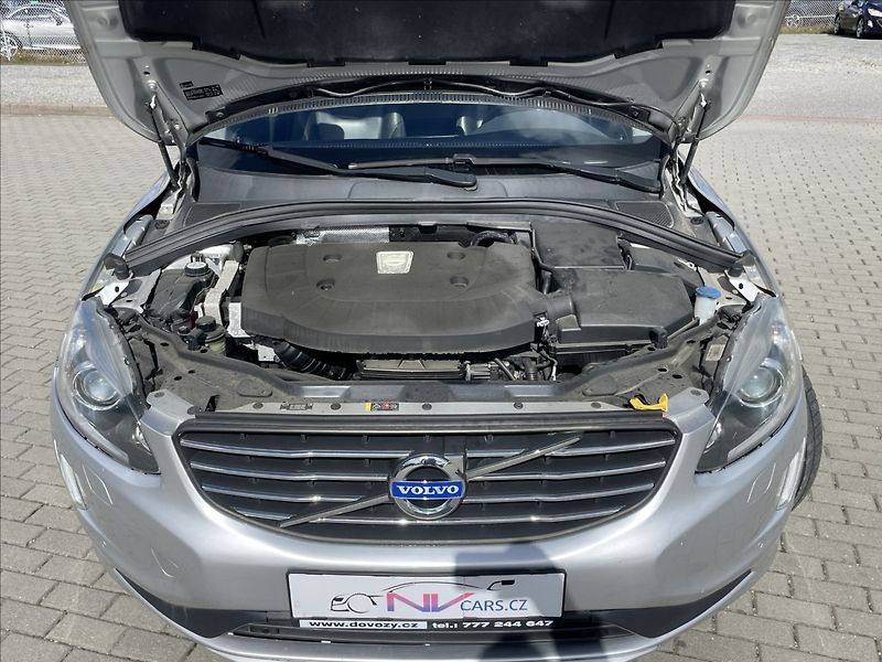Volvo XC60 2,4 D4 Summum AWD Geartr GPS P - fotka 24 z 32