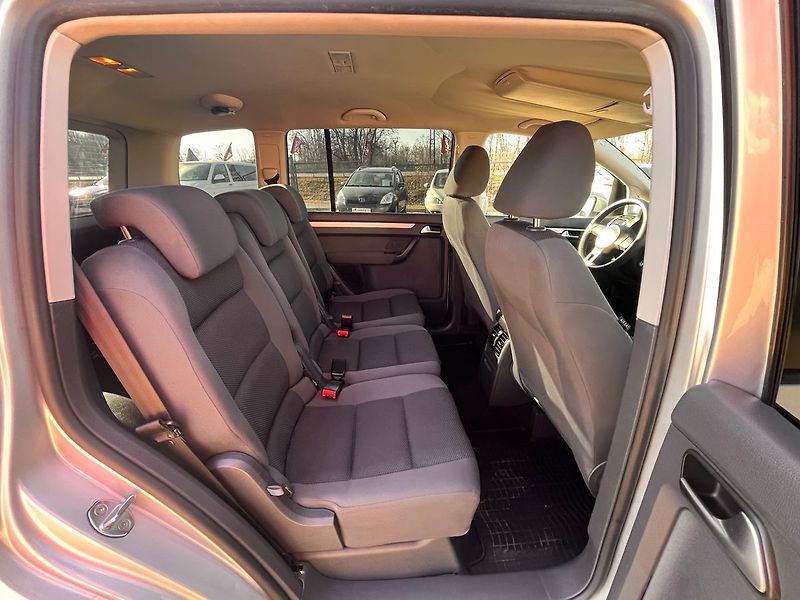 Volkswagen Touran 1.6TDi 77kW*WEBASTO*VÝHŘEV SED - fotka 22 z 34