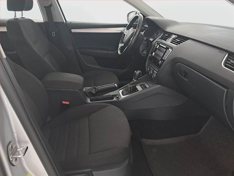 Škoda Octavia (2013) 2.0 TDI, Automat, Xenony - fotka 9 z 19