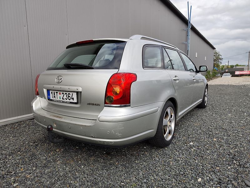 Toyota Avensis 2.4i   AUTOMAT - fotka 6 z 17