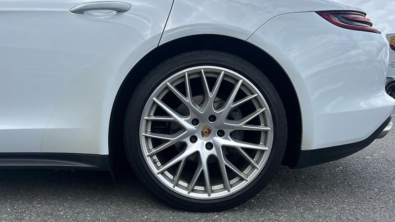 Porsche Panamera 4S Diesel 3956ccm  310kW 422PS - fotka 12 z 30