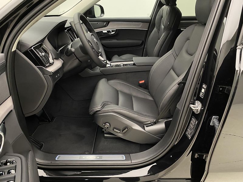 Volvo XC90 (2026) T8 AWD Plug-in DARK PLUS 7m - fotka 3 z 72