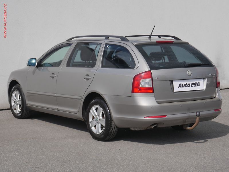 Škoda Octavia (2009) 1.6 MPi, Ambiente, TZ - fotka 4 z 19