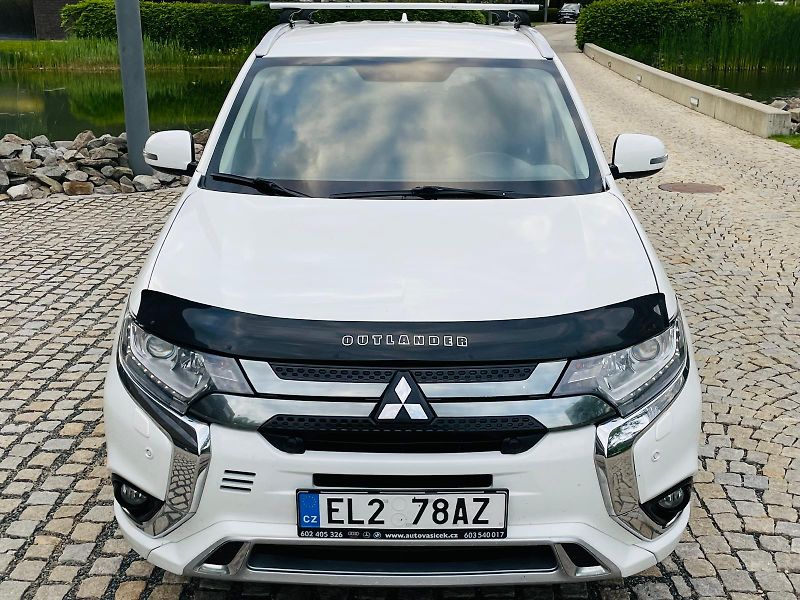 Mitsubishi Outlander 2.4i+HYBRID 4x4 SERVISKA TAŽNÉ - fotka 5 z 53