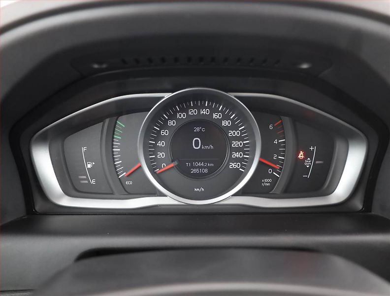 Volvo XC60 (2015) D3, Serv.kniha, Kůže, Navi - fotka 9 z 18