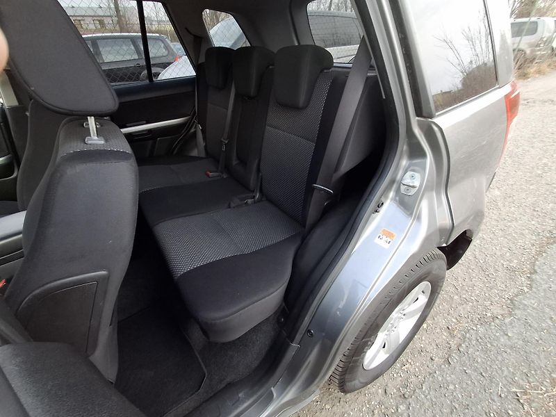 Suzuki Grand Vitara 2.0 benzin  Rezervace - fotka 21 z 43