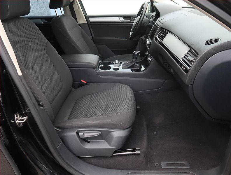 Volkswagen Touareg (2016) 3.0 TDI, 4X4,Bixenon,Kamera - fotka 9 z 24