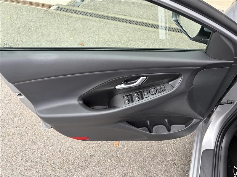 Hyundai i30 1,5 i  WG FL Family Climate - fotka 8 z 22