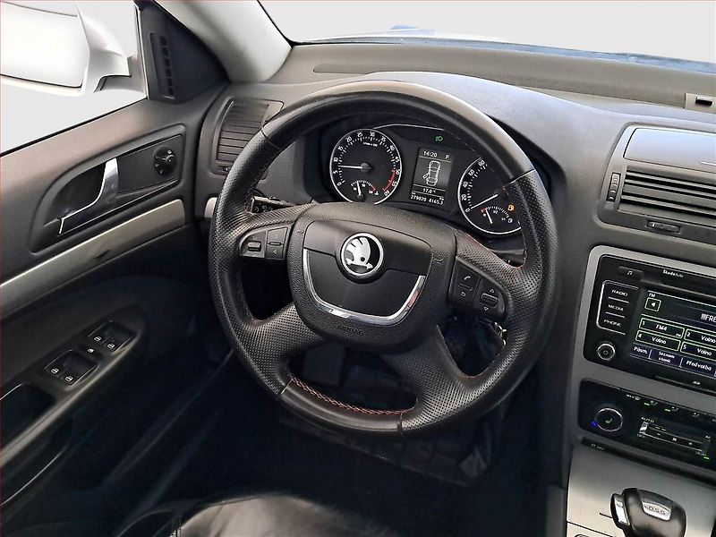 Škoda Octavia (2012) 1.6 TDI, Automat, jezdí dobře - fotka 15 z 17