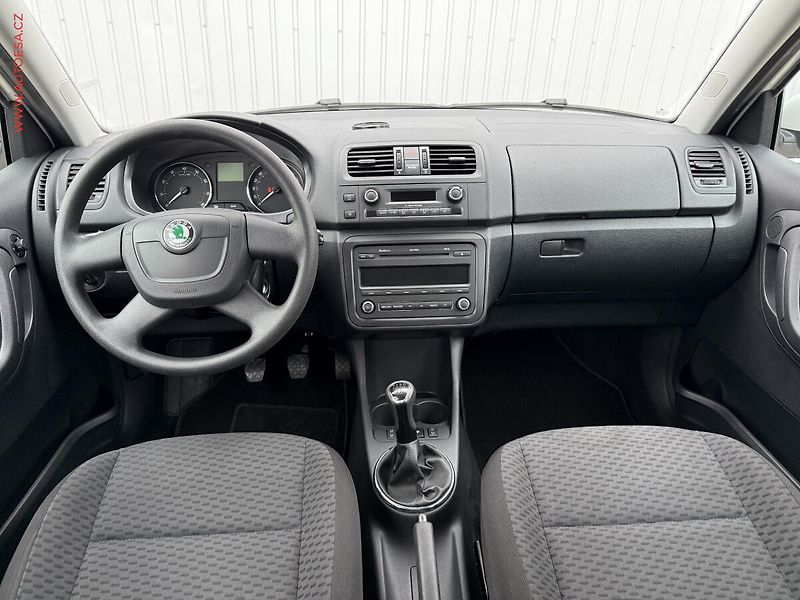 Škoda Fabia (2011) 1.2 TSi, Ambiente, +kola - fotka 8 z 18