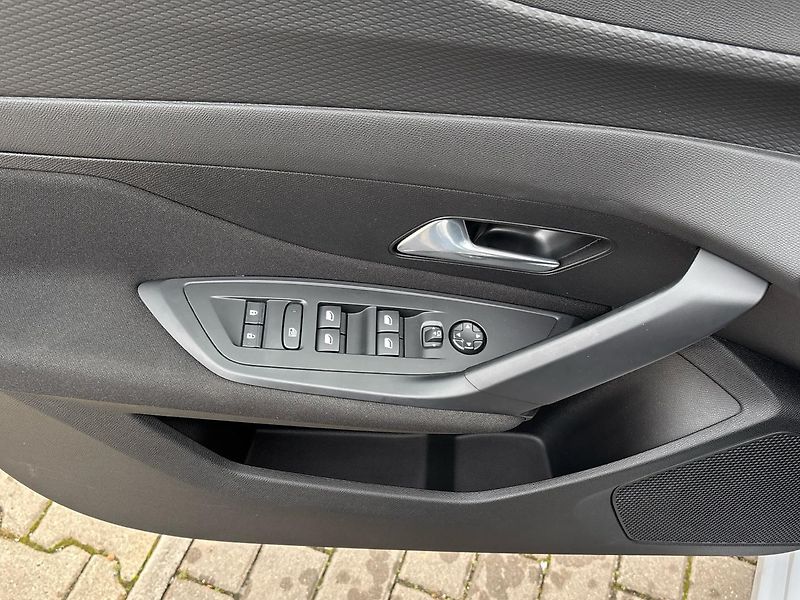 Peugeot 308 (2025) SW STYLE Hybrid e-DCS6 - fotka 27 z 43