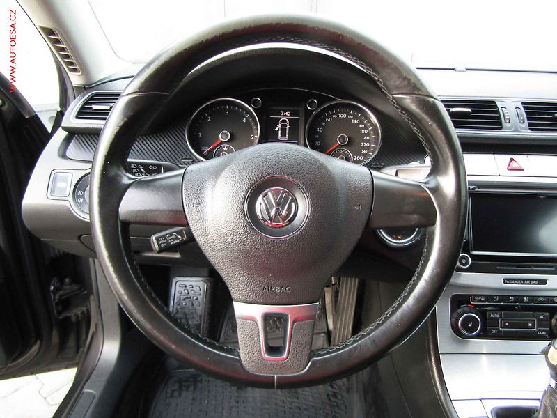 Volkswagen Passat (2010) 2.0TDi, Navigace - fotka 16 z 18