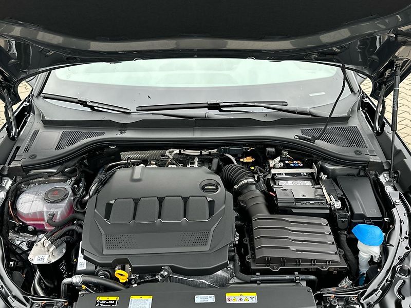 Škoda Superb Combi Sportline 2,0 TDI 110 kW - fotka 17 z 24
