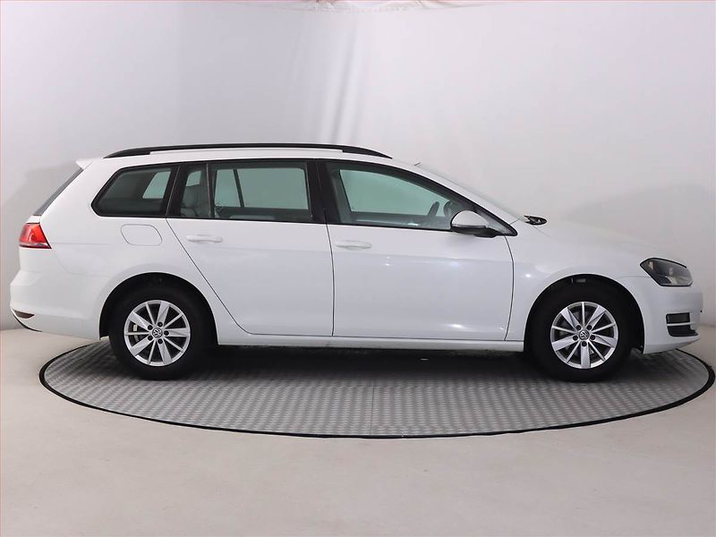 Volkswagen Golf (2015) 1.6 TDI, Tempomat - fotka 6 z 17
