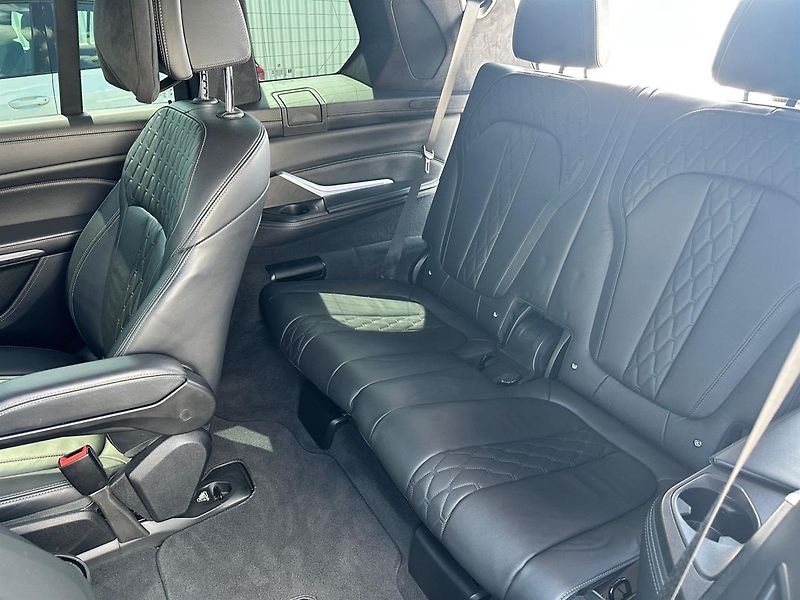 BMW X7 M50i - fotka 11 z 23