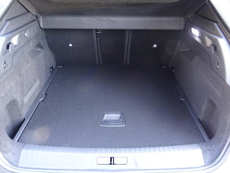 Peugeot 3008 (2026) BUSINESS Hybrid 145k e-DCS6 - fotka 11 z 45
