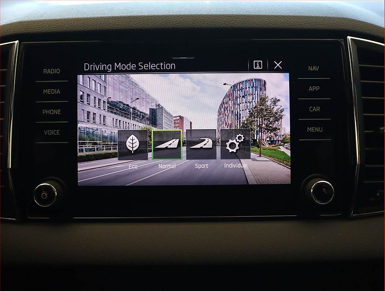 Škoda Karoq (2023) 2.0 TDI - fotka 16 z 23