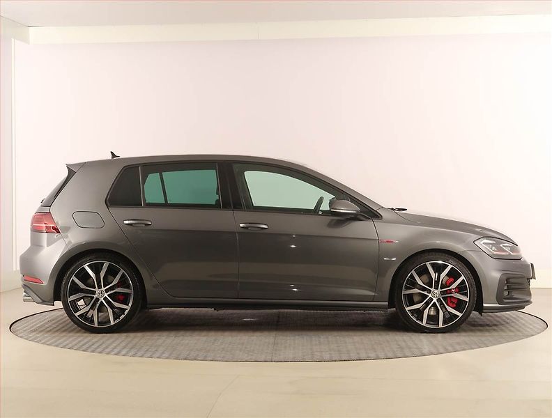 Volkswagen Golf (2019) 2.0 GTI Performance - fotka 6 z 24