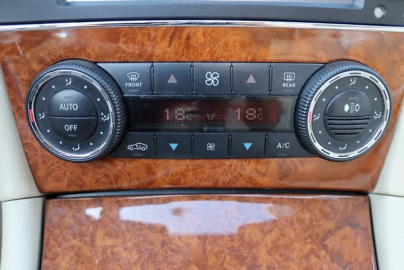 Mercedes-Benz CLK 550 AMG CABRIO 285kW - fotka 32 z 50