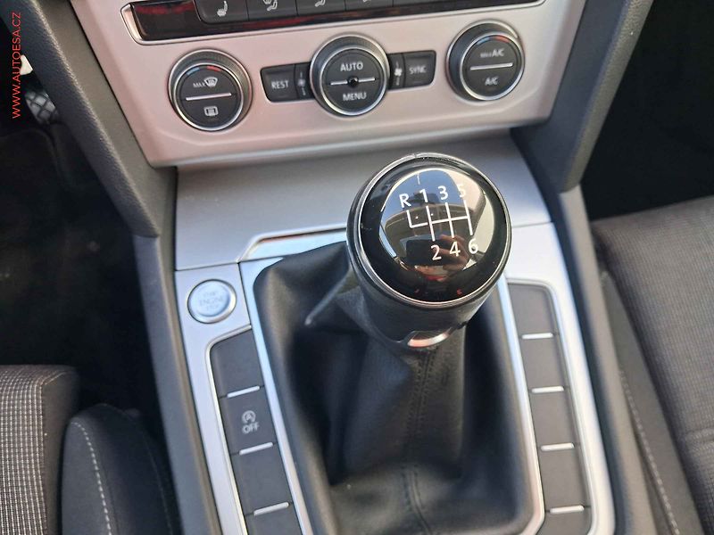 Volkswagen Passat (2017) 1.4 TSi, Comfortline, navi - fotka 14 z 19