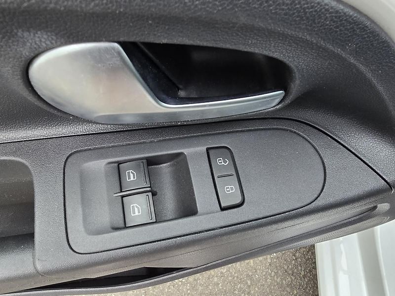 Volkswagen up! CNG KAMERA + DIGIKLIMA ČR - fotka 15 z 33